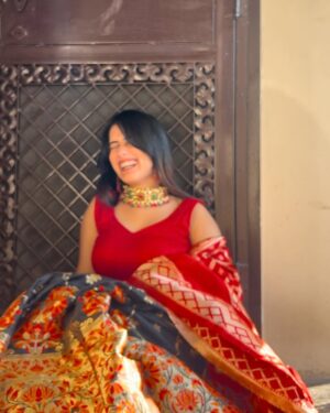 Khushi Maheshwari Instagram - Dhoop hai toh filter ki kya zarrorat? Bhai tanning ignore kare🥺