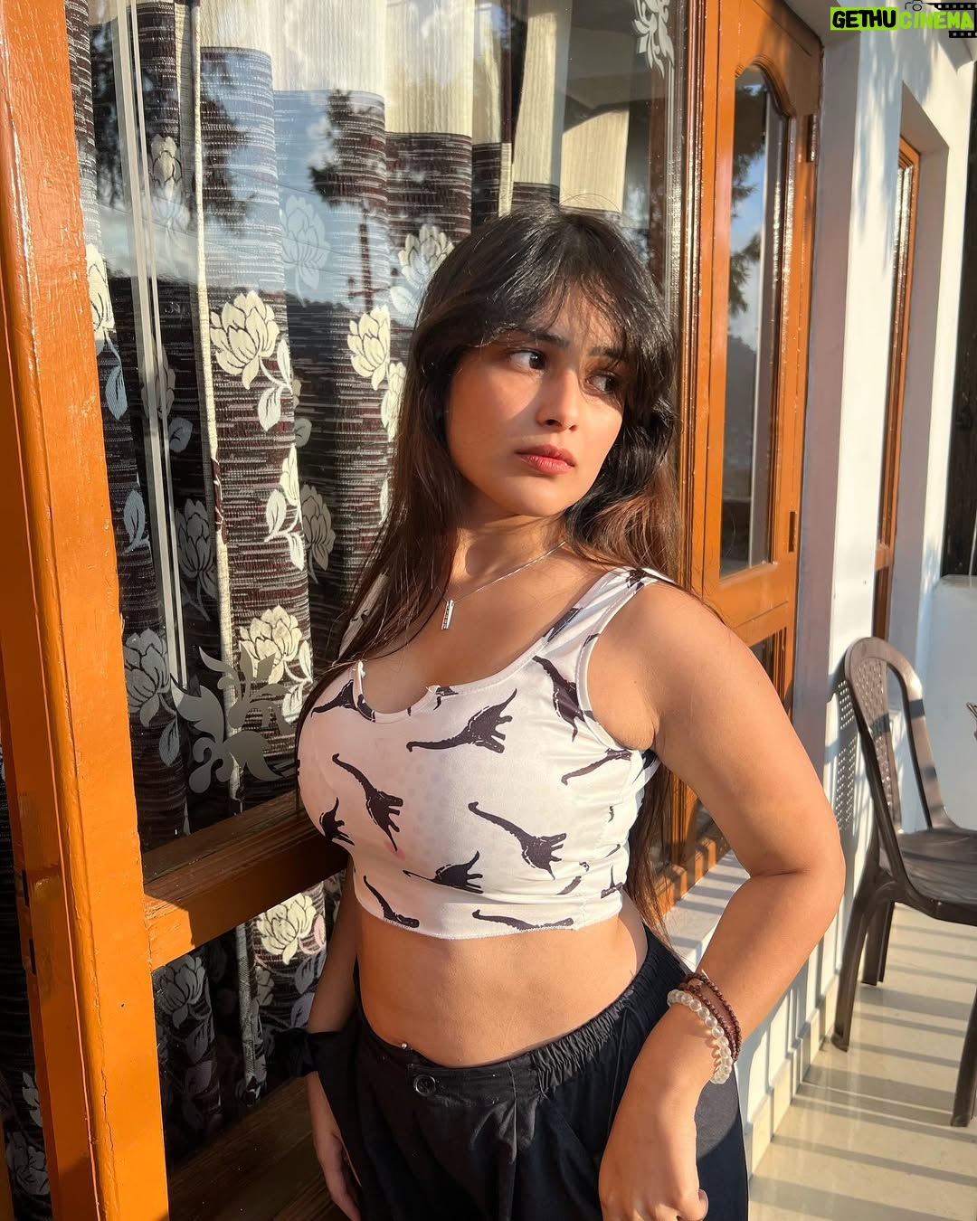 Khushi Maheshwari - 29.2K Likes - Flexing my tummy💀