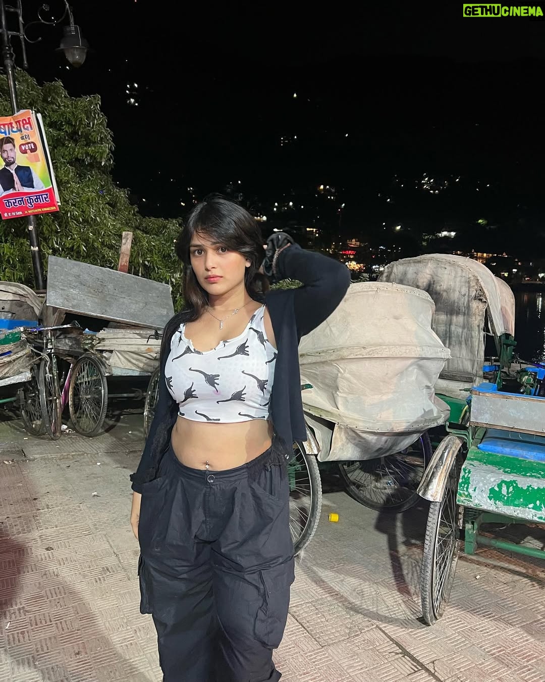 Khushi Maheshwari - 29.2K Likes - Flexing my tummy💀