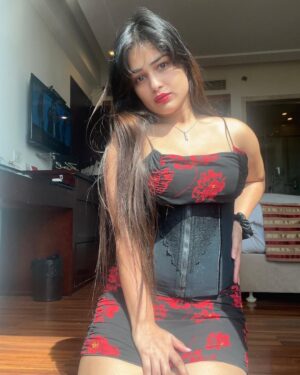 Khushi Maheshwari Instagram - Sun gives me the best no filter photos❤️🌈