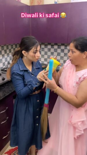 Khushi Punjaban Instagram - Relatable??? 😂😂
@anita_chouudhary
Denim dress:- @girls.wodrobe
#vkcouple04