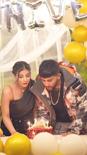 Khushi Punjaban Instagram - 6 years completed ❤️ touchwood 🤞🏻
@vvkchoudharyy
Dressed:- @tees_nd_more
#vkcouple04