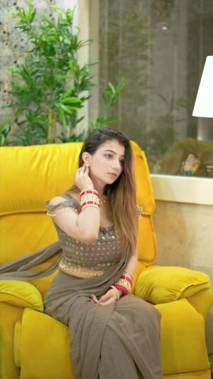 Khushi Punjaban Instagram - saree wali girl ❤️😂
saree :- @shivv_creations