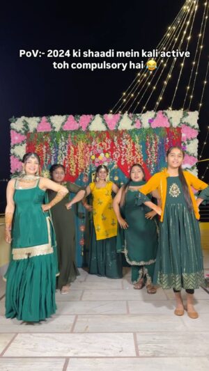 Khushi Punjaban Instagram - Sahi Kaha na 😂😂
Outfit:- @kostumebydevshree
#vkcouple04