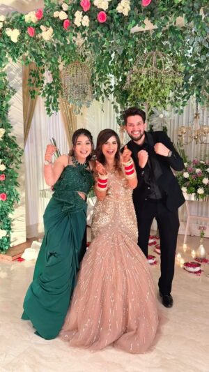 Khushi Punjaban Instagram - Our wedding outfits.. which one is best ??
@vvkchoudharyy @simranjitkaur_03
Engagement outfit:- @balbirstore
Mehndi & haldi:-@kostumebydevshree
Bhog suit :- @haryana.fashion_hub1
Jaggo suit :- @eliandkim
Shaadi & reception:- @balbirstore
#vkcouple04