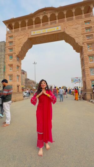 Khwahish Gal Instagram - खाटू श्याम जी 🙏🏻 @khwahish_gal
.
.
.
.
.
.
#reels #reelitfeelit #insta #couple #featured #khwahish_gal