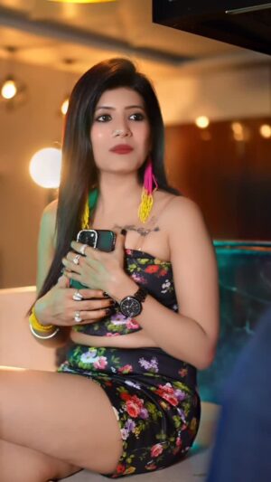 Khwahish Gal Instagram - Mummy se jhoot bola 😂🤣 @khwahish_gal
.
.
.
.
.
.
.
.
.
#reels #reelitfeelit #insta #couple #featured #khwahish_gal