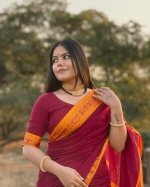 Khyati Sonigra Instagram - Kaisa laga aap logo ko ye look?🧡 
.
.
.
.
.
#marathi #look #insta #instafam #love #instagram