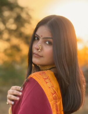 Khyati Sonigra Instagram - Kaisa laga aap logo ko ye look?🧡 
.
.
.
.
.
#marathi #look #insta #instafam #love #instagram