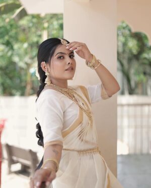 Khyati Sonigra Instagram - Titli ✨🦋
.
.
.
.
Makeup & hair @riya.s___makeover 
Shoot by - @godfather_bridalshoot 
.
.
.
#southindian #look #bride #song #instagram #instagood #instafam #famlove