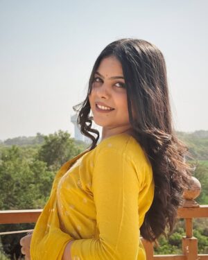 Khyati Sonigra Instagram - Drop yellow comments🌻

#instagood #instafit #photograph #village #trending #song #shaky #love #instamood