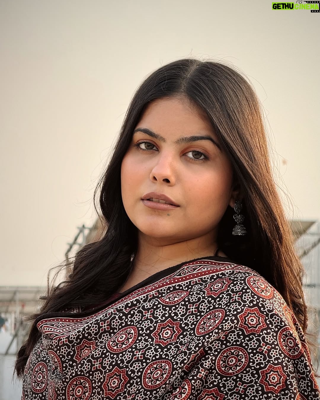 Khyati Sonigra - 79.6K Likes - वो, उसकी आँखें , उसकी बातें 
और एक ये फीका फीका सा ज़माना 👀✨

#uttarayan25 #instagram #instapost #instagood #instagram #instafeed