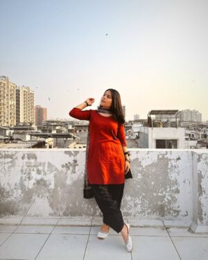 Khyati Sonigra Instagram - वो, उसकी आँखें , उसकी बातें 
और एक ये फीका फीका सा ज़माना 👀✨

#uttarayan25 #instagram #instapost #instagood #instagram #instafeed
