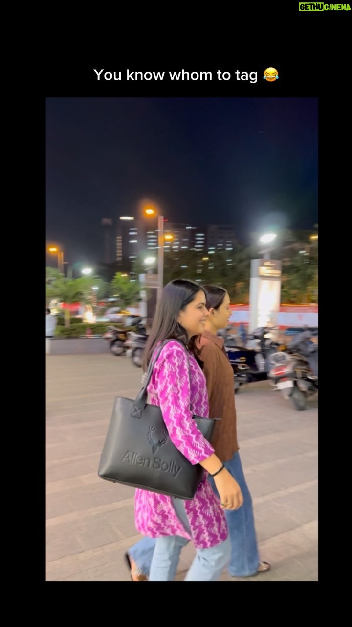 Khyati Sonigra - 511.3K Likes - Aree bore ho rahe ho ?? Chalo mall ghum ke aate hai 😌 

#reels #reelitfeelit #reelkarofeelkaro #reelsindia #trendingreels
