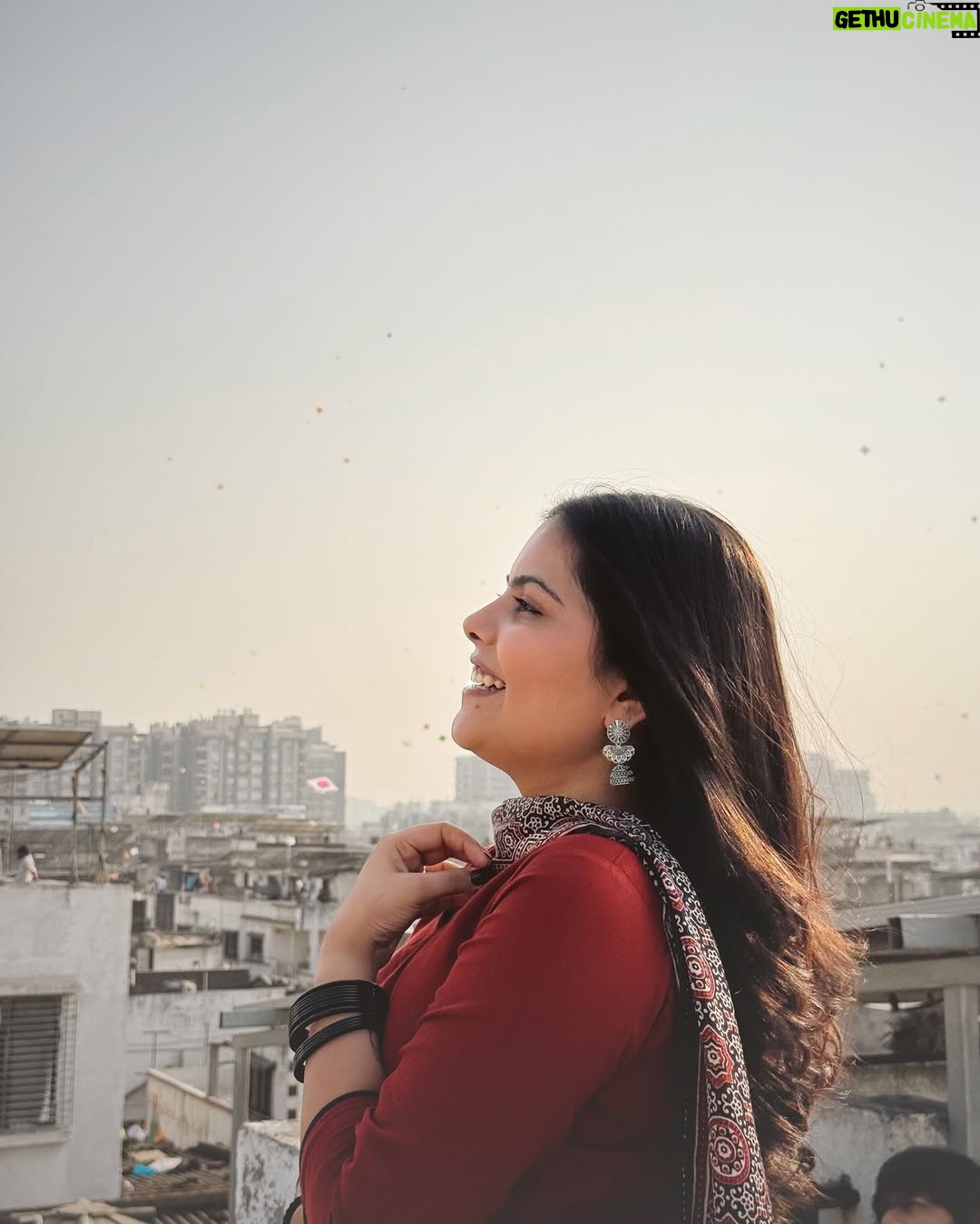 Khyati Sonigra - 79.6K Likes - वो, उसकी आँखें , उसकी बातें 
और एक ये फीका फीका सा ज़माना 👀✨

#uttarayan25 #instagram #instapost #instagood #instagram #instafeed