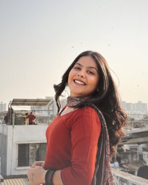 Khyati Sonigra Instagram - वो, उसकी आँखें , उसकी बातें 
और एक ये फीका फीका सा ज़माना 👀✨

#uttarayan25 #instagram #instapost #instagood #instagram #instafeed