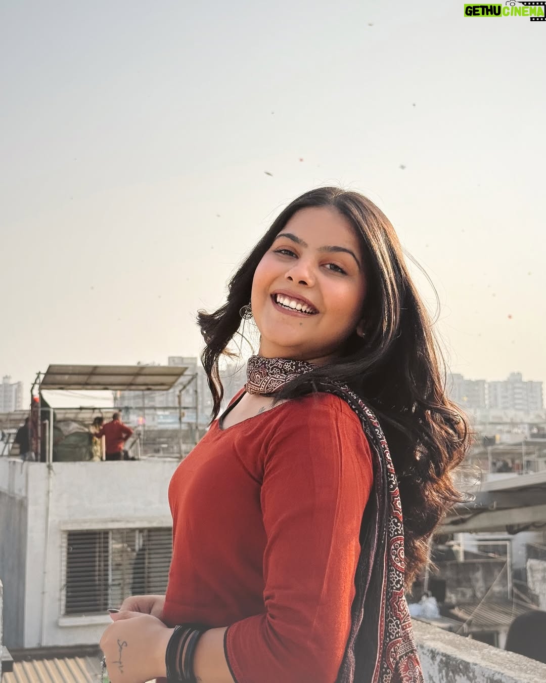 Khyati Sonigra - 79.6K Likes - वो, उसकी आँखें , उसकी बातें 
और एक ये फीका फीका सा ज़माना 👀✨

#uttarayan25 #instagram #instapost #instagood #instagram #instafeed
