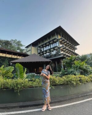 Khyati Sonigra Instagram - A moment 💗 

#3amsquad #instapost #love #srilanka #visit #instagood #instagram #famlove