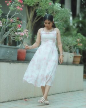 Khyati Sonigra Instagram - Looking for you 👀✨ 
.
.
.
Click - @mr_parthu_photographer 
Outfit - @ragga.surat 
.
.
.
#outfit #follow #love #instagram #post #instafeed #instafeed #instagood