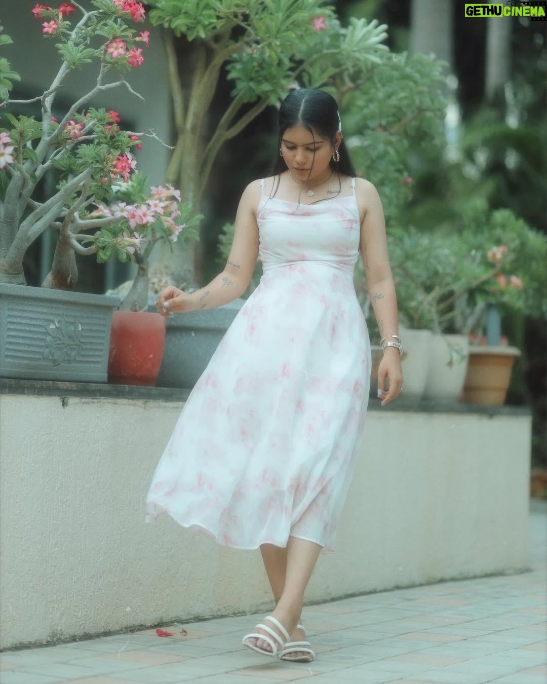Khyati Sonigra - 54.7K Likes - Looking for you 👀✨ 
.
.
.
Click - @mr_parthu_photographer 
Outfit - @ragga.surat 
.
.
.
#outfit #follow #love #instagram #post #instafeed #instafeed #instagood