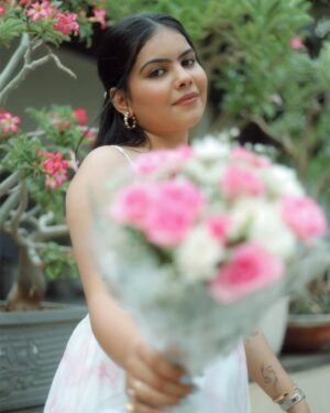 Khyati Sonigra Instagram - Looking for you 👀✨ 
.
.
.
Click - @mr_parthu_photographer 
Outfit - @ragga.surat 
.
.
.
#outfit #follow #love #instagram #post #instafeed #instafeed #instagood