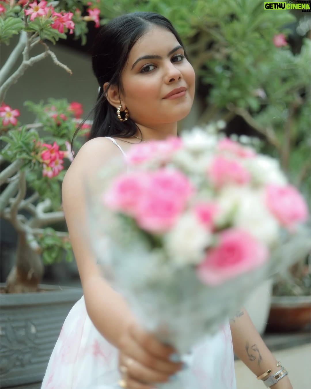 Khyati Sonigra - 54.7K Likes - Looking for you 👀✨ 
.
.
.
Click - @mr_parthu_photographer 
Outfit - @ragga.surat 
.
.
.
#outfit #follow #love #instagram #post #instafeed #instafeed #instagood