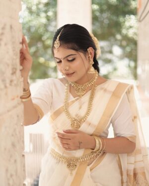 Khyati Sonigra Instagram - Titli ✨🦋
.
.
.
.
Makeup & hair @riya.s___makeover 
Shoot by - @godfather_bridalshoot 
.
.
.
#southindian #look #bride #song #instagram #instagood #instafam #famlove