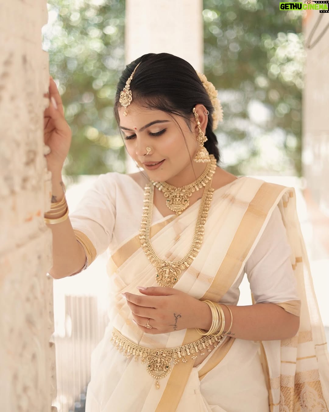 Khyati Sonigra - 71.4K Likes - Titli ✨🦋
.
.
.
.
Makeup & hair @riya.s___makeover 
Shoot by - @godfather_bridalshoot 
.
.
.
#southindian #look #bride #song #instagram #instagood #instafam #famlove