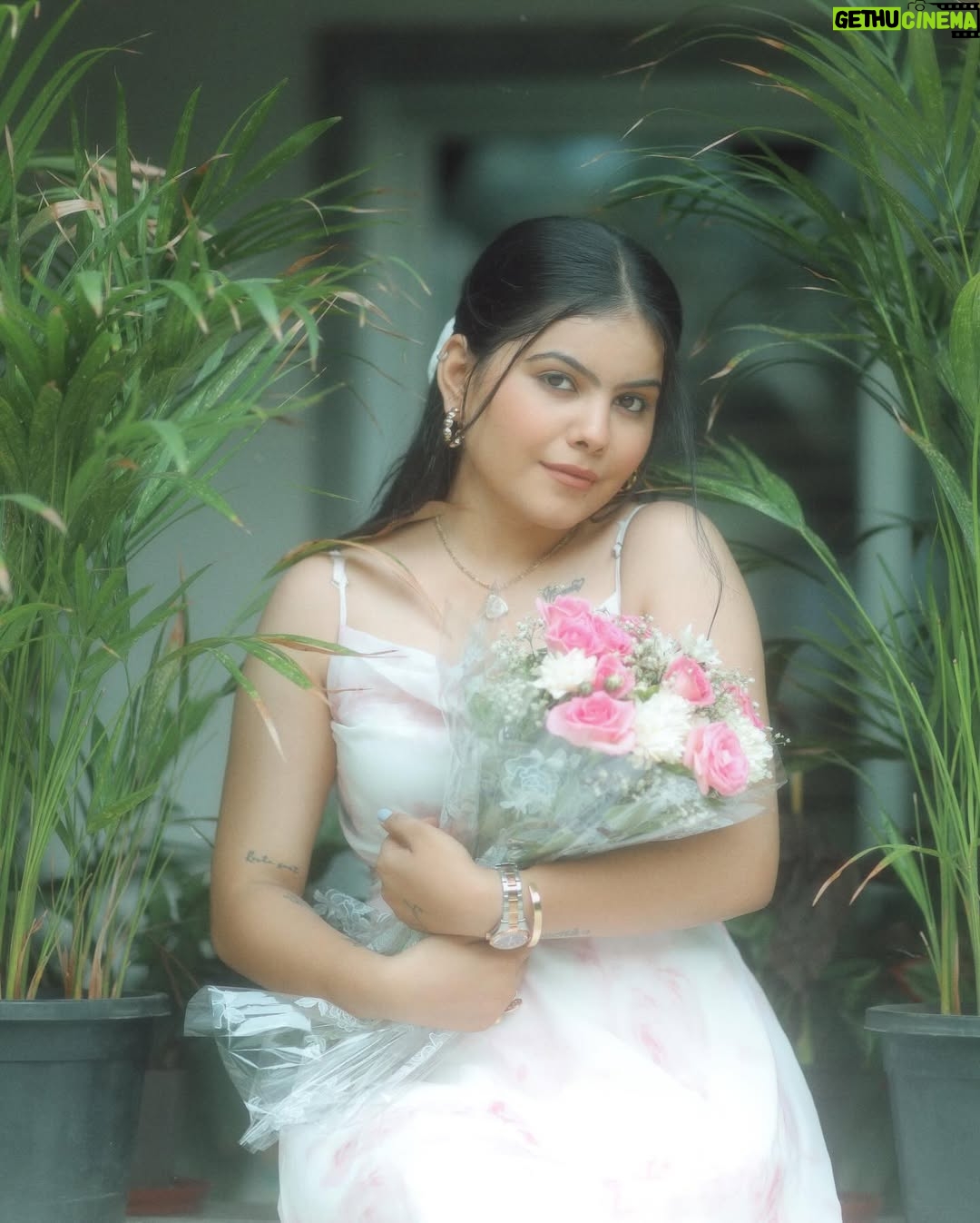 Khyati Sonigra - 54.7K Likes - Looking for you 👀✨ 
.
.
.
Click - @mr_parthu_photographer 
Outfit - @ragga.surat 
.
.
.
#outfit #follow #love #instagram #post #instafeed #instafeed #instagood