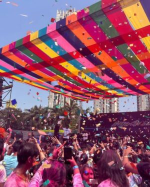 Khyati Sonigra Instagram - Ameeri ka dusra naam holi ke din white kapde pehen kar jaana 😮‍💨 

Aapki holi kaisi gayi ?? 

#instagood #instafam #holi #mumbai #memories #instagram