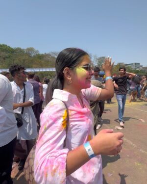 Khyati Sonigra Instagram - Ameeri ka dusra naam holi ke din white kapde pehen kar jaana 😮‍💨 

Aapki holi kaisi gayi ?? 

#instagood #instafam #holi #mumbai #memories #instagram