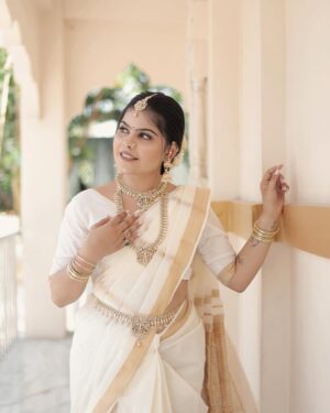Khyati Sonigra Instagram - Titli ✨🦋
.
.
.
.
Makeup & hair @riya.s___makeover 
Shoot by - @godfather_bridalshoot 
.
.
.
#southindian #look #bride #song #instagram #instagood #instafam #famlove