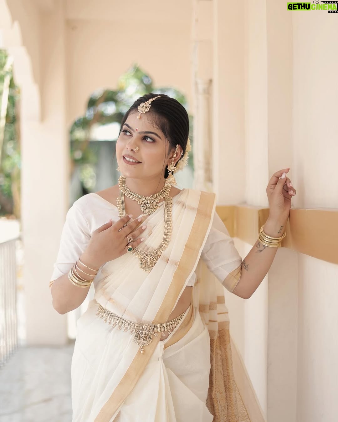 Khyati Sonigra - 71.4K Likes - Titli ✨🦋
.
.
.
.
Makeup & hair @riya.s___makeover 
Shoot by - @godfather_bridalshoot 
.
.
.
#southindian #look #bride #song #instagram #instagood #instafam #famlove