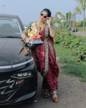 Khyati Sonigra Instagram - ॐ गं गणपतये नमः 

Happy ganesh chaturthi 🫶🏻✨ 

Makeup & hair - @riya.s___makeover 
Edit - @mr._nd_photography 

#insta #ganesh #instagood #instagram #newpost #ganeshfestival #ganeshchaturthi #instafashion