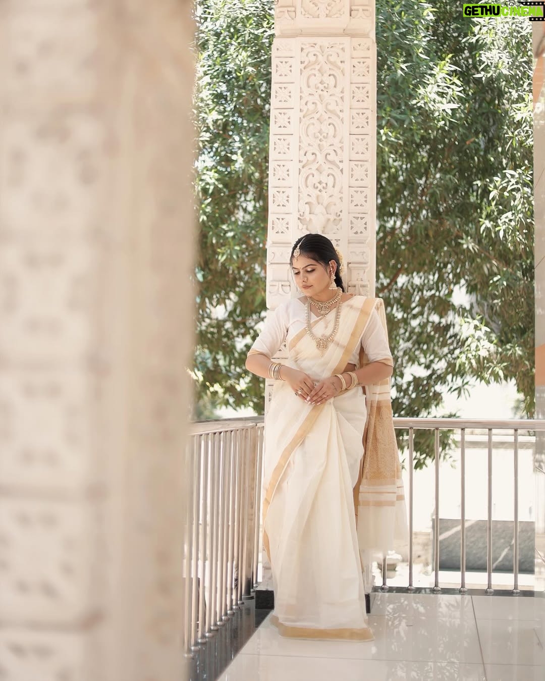 Khyati Sonigra - 71.4K Likes - Titli ✨🦋
.
.
.
.
Makeup & hair @riya.s___makeover 
Shoot by - @godfather_bridalshoot 
.
.
.
#southindian #look #bride #song #instagram #instagood #instafam #famlove