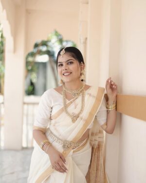 Khyati Sonigra Instagram - Titli ✨🦋
.
.
.
.
Makeup & hair @riya.s___makeover 
Shoot by - @godfather_bridalshoot 
.
.
.
#southindian #look #bride #song #instagram #instagood #instafam #famlove