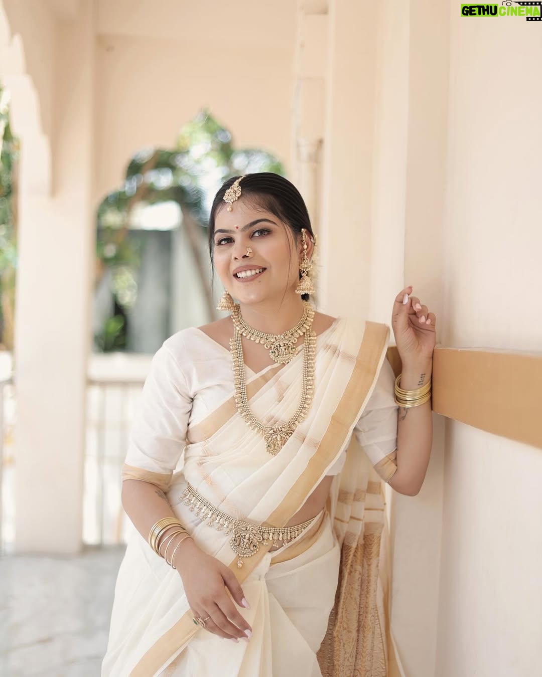 Khyati Sonigra - 71.4K Likes - Titli ✨🦋
.
.
.
.
Makeup & hair @riya.s___makeover 
Shoot by - @godfather_bridalshoot 
.
.
.
#southindian #look #bride #song #instagram #instagood #instafam #famlove