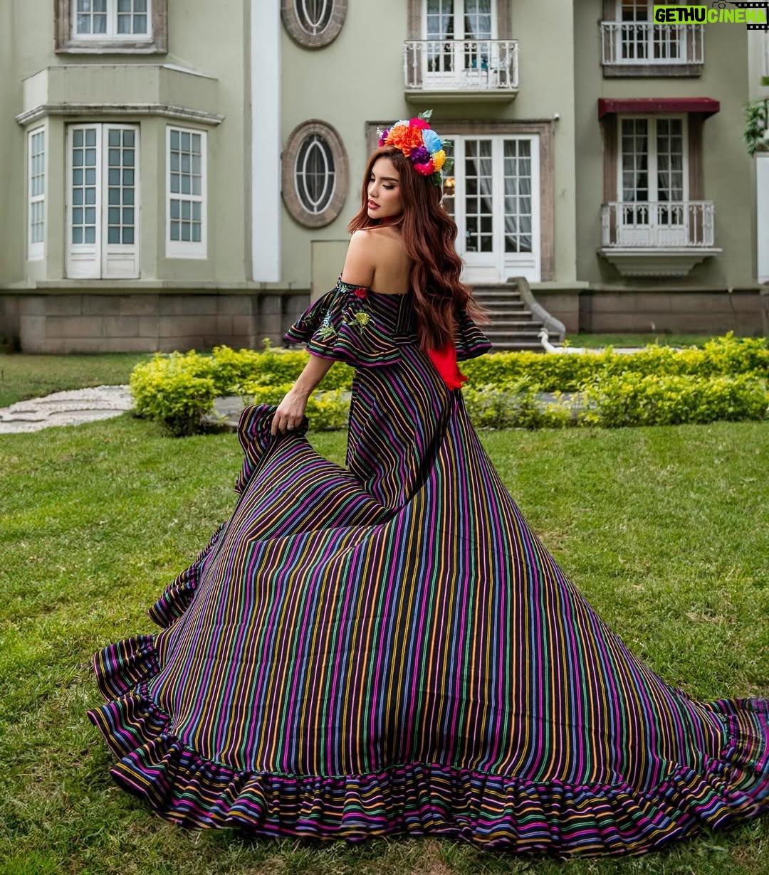 Kimberly Loaiza - 1.5 Million Likes - Somos Mexicanos 🇲🇽✨