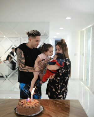 Kimberly Loaiza Instagram - No hay rol más desafiante ni más hermoso que ser mamá, a veces dudo si lo estoy haciendo bien pero entonces ellos me miran como si fuera mágica.
Kima y Juanito, gracias por elegirme en esta vida, los amo con todo mi corazón ❤️
¡Feliz día a todas las mamás mágicas! ✨🪄