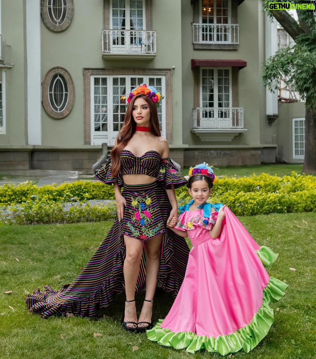 Kimberly Loaiza - 1.5 Million Likes - Somos Mexicanos 🇲🇽✨