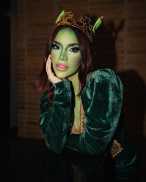 Kimberly Loaiza Instagram - FELIZ HALLOWEEN de parte de la familia JUKISHREK 🎃