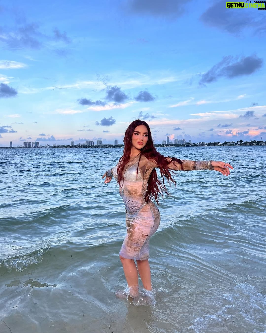 Kimberly Loaiza - 1.2 Million Likes - ¿Ya fueron a la Playa? ☀️
