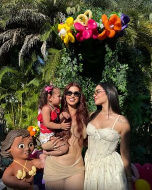 Kimberly Loaiza Instagram - FELIZ CUMPLEAÑOS MIA✨Que lindo es verte crecer 🫶🏻