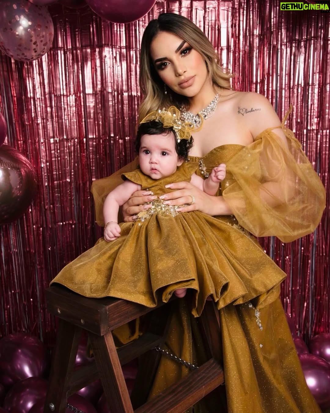 Kimberly Loaiza - 2.1 Million Likes - Oficialmente hoy se cumplen los mejores 5 años de mi vida ✨ gracias Kima por hacerme mamá y enseñarme niveles de amor que no conocía, te amo con mi alma y juro que estaré para ti en las buenas y en la malas. HBD para la mujer de mi vida, para mi siempre serás la princesa más linda 🎂🥳