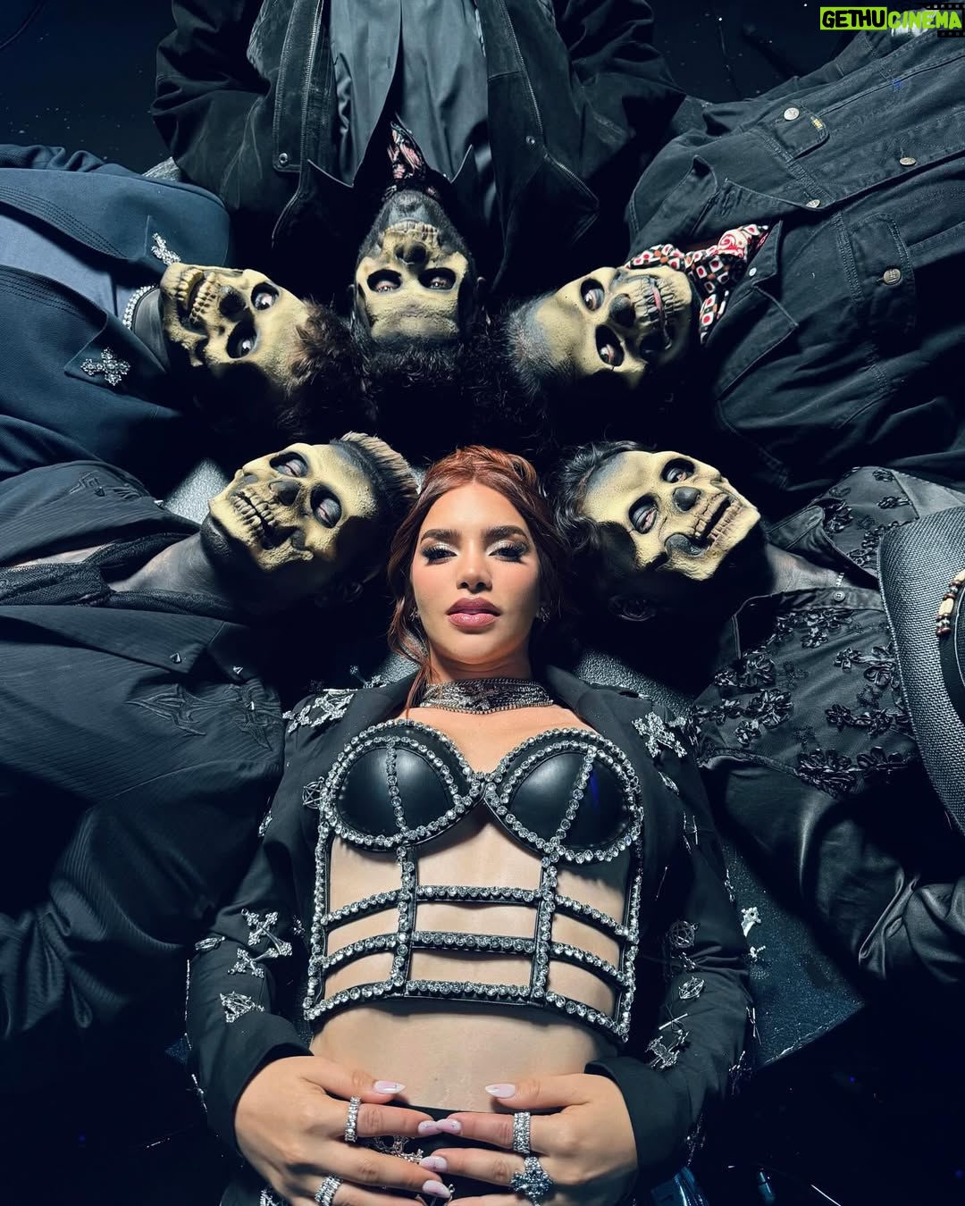 Kimberly Loaiza - 1.6 Million Likes - LA MEJOR DECISIÓN 🧜🏻‍♀️ ¡Disponible Ya!