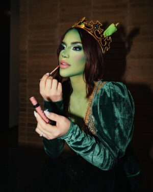 Kimberly Loaiza Instagram - FELIZ HALLOWEEN de parte de la familia JUKISHREK 🎃