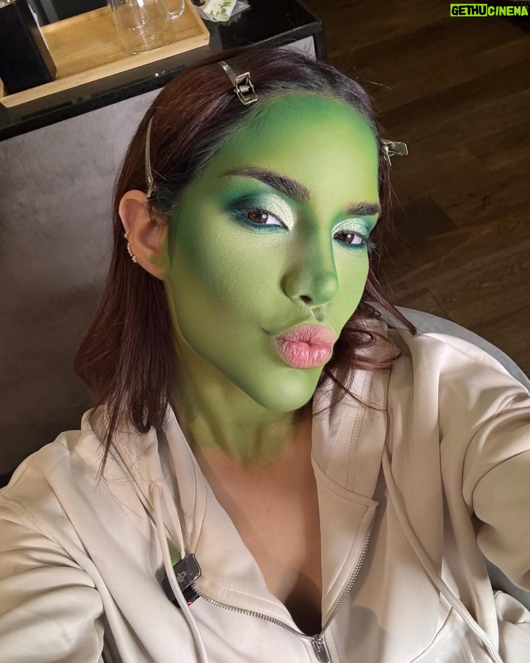 Kimberly Loaiza - 1.1 Million Likes - FELIZ HALLOWEEN de parte de la familia JUKISHREK 🎃