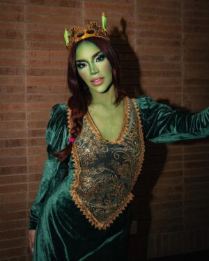 Kimberly Loaiza Instagram - FELIZ HALLOWEEN de parte de la familia JUKISHREK 🎃