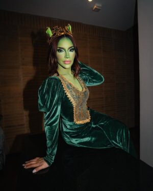 Kimberly Loaiza Instagram - FELIZ HALLOWEEN de parte de la familia JUKISHREK 🎃