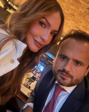 Kimberly Reyes Instagram - Friends & Family 🖤